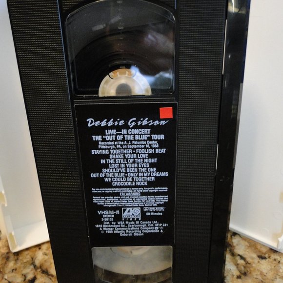 Debbie Gibson Live in Concert : The "Out of the Blue" Tour (VHS, 1989) - Picture 3 of 5